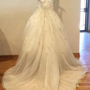 Beautiful wedding dress by Sottero and Midgley